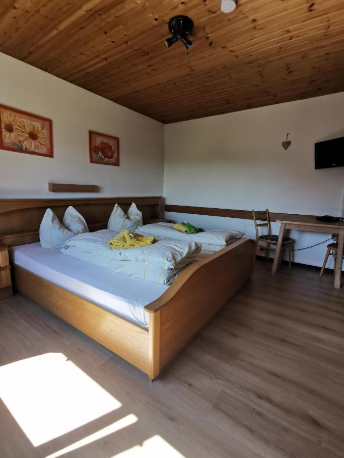 Hotel Garni Austermayer Traunreut Exterior photo
